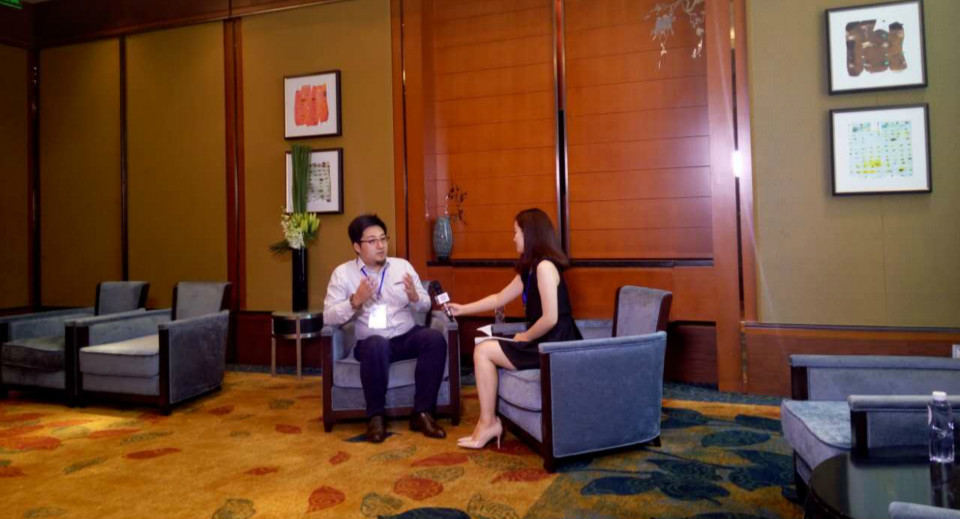 PPmoney万惠市场中心总经理郜天浩（左）活动前接受网贷之家采访
